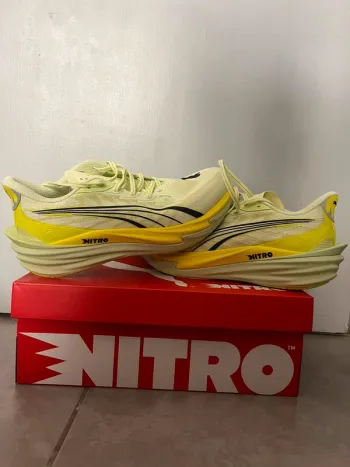 Used Deviate Nitro 4 Running Shoes