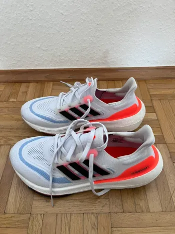 Adidas Ultraboost Running Shoes usato
