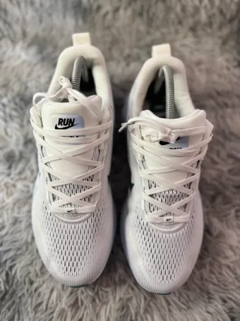 Used Nike Zoom Vomero 18 bike — image 2 of 6