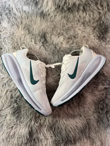 Used Nike Zoom Vomero 18 bike — image 4 of 6