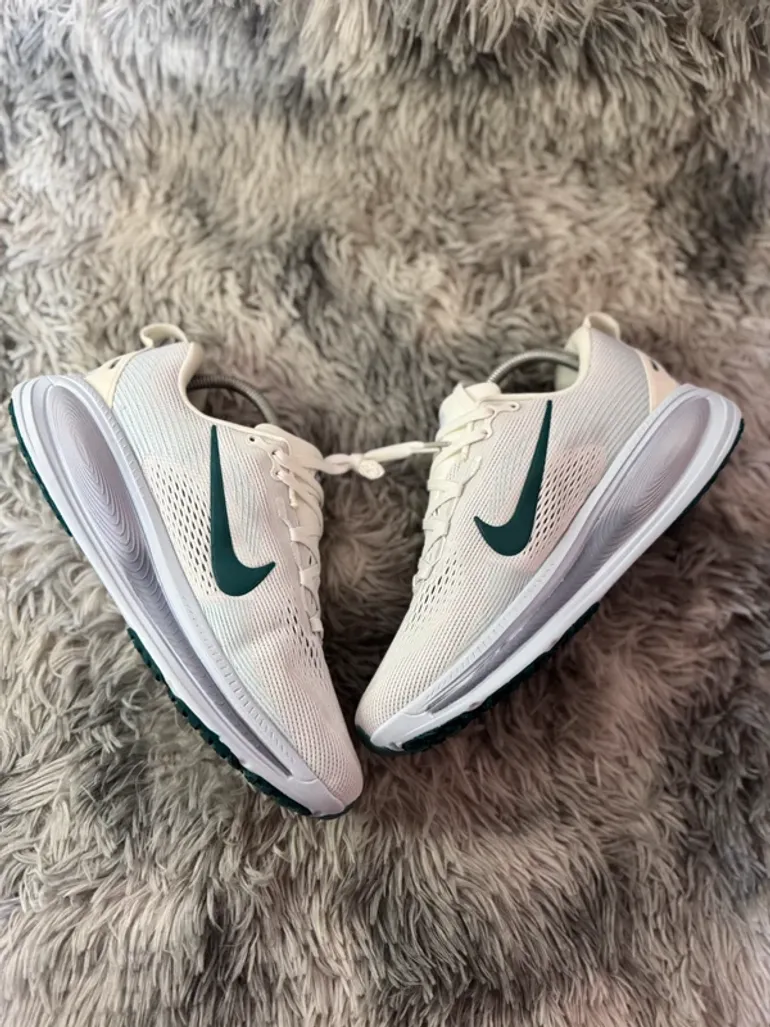 Used Nike Zoom Vomero 18 bike — image 4 of 6