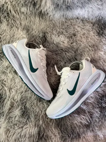 Used Nike Zoom Vomero 18 Running Shoes