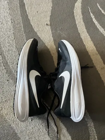 Used Nike Sneakers bike — image 3 of 3