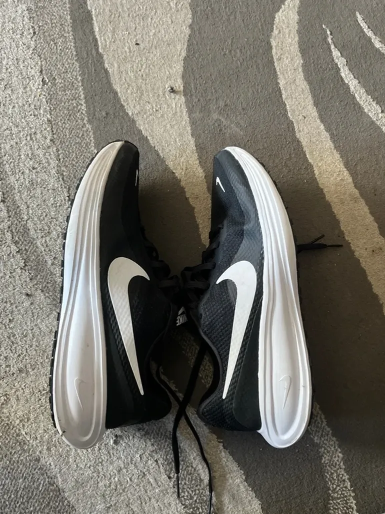 Used Nike Sneakers bike — image 3 of 3