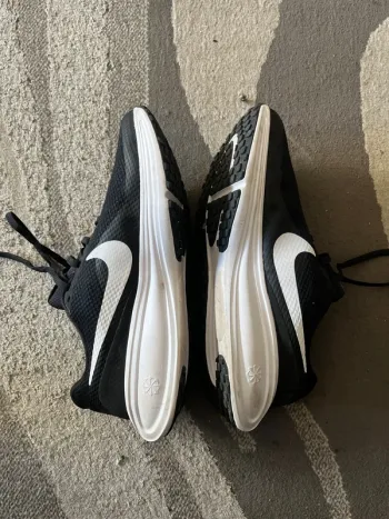 Used Nike Sneakers bike — image 2 of 3