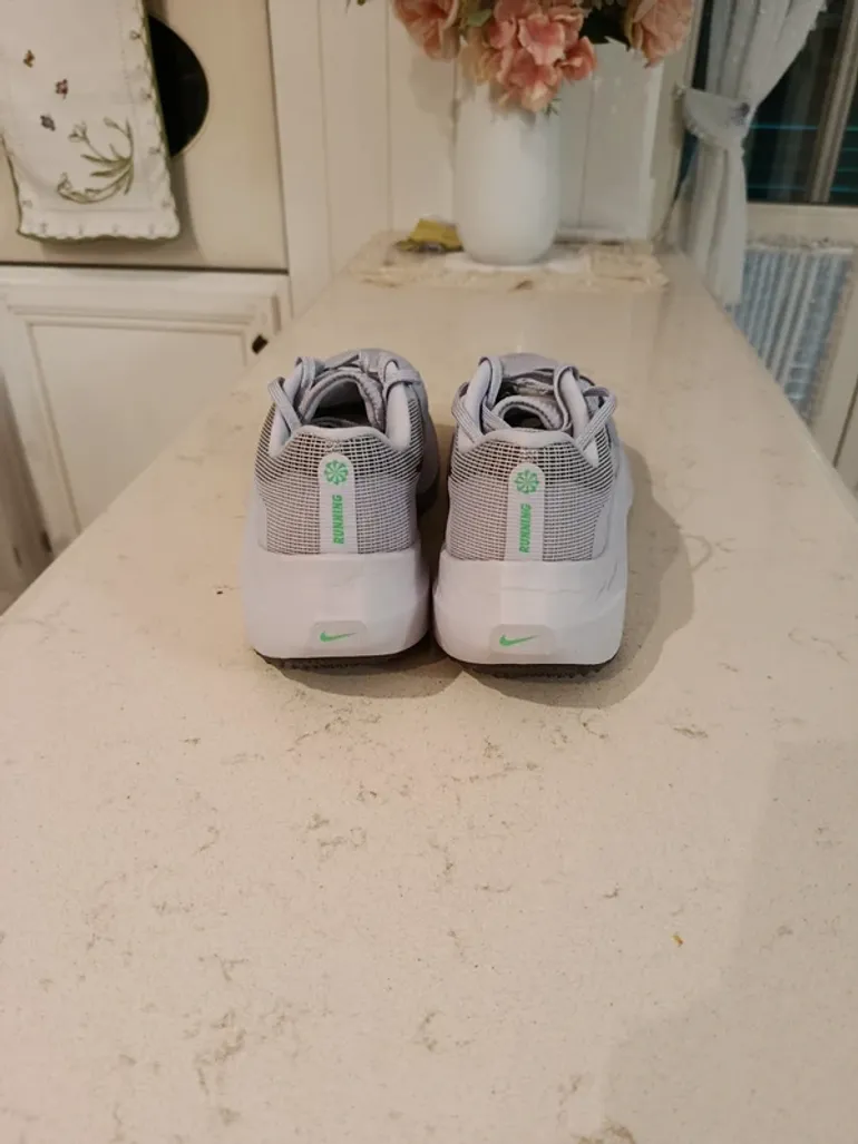 Used Nike Zoom Fly 5 bike — image 6 of 6