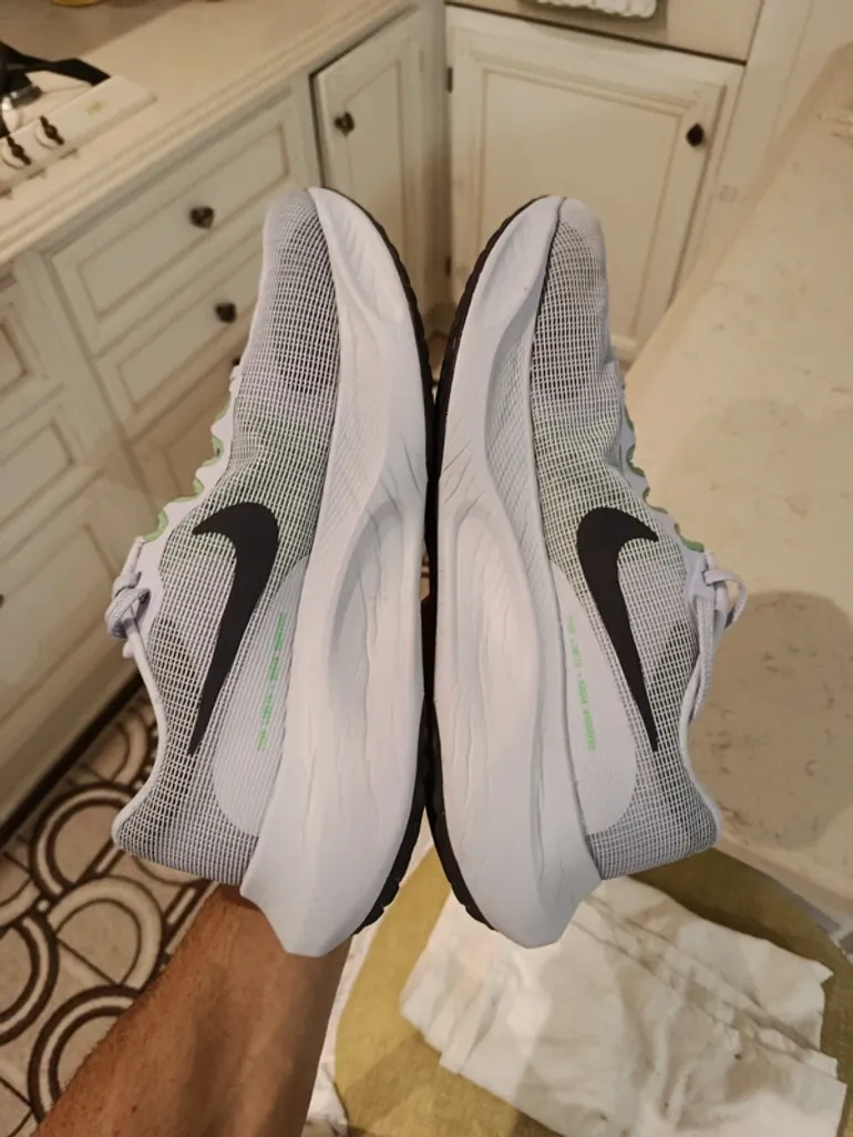 Used Nike Zoom Fly 5 bike — image 4 of 6