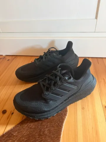 Używany Adidas Ultra Boost Light Cold.Rdy 2.0 Running Shoes