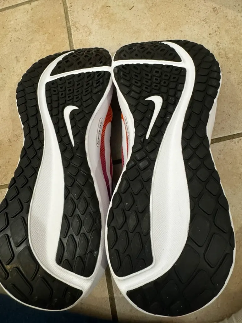 Used Nike Running Shoes bike — image 7 of 8
