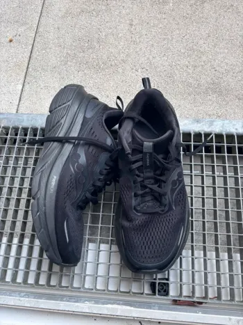 Used Saucony Guide 18 Running Shoes
