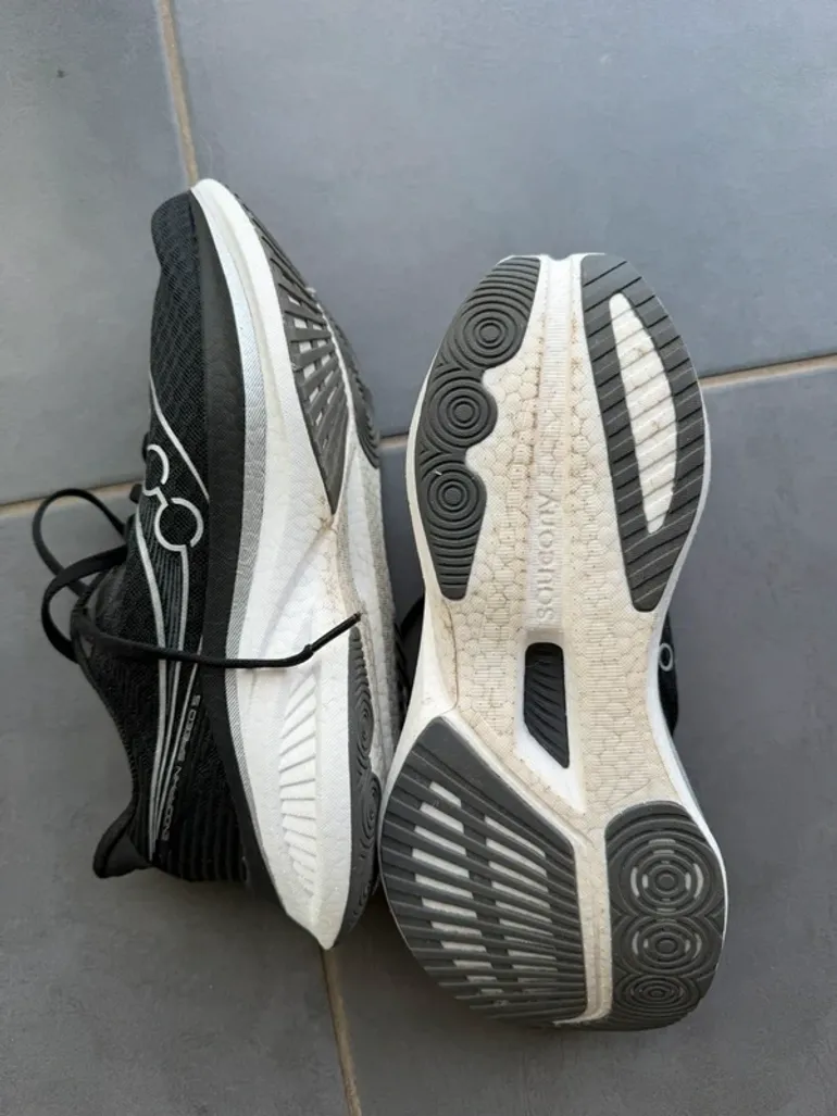 Tweedehands Saucony Endorphine Speed 5 bike — afbeelding 2 van 3