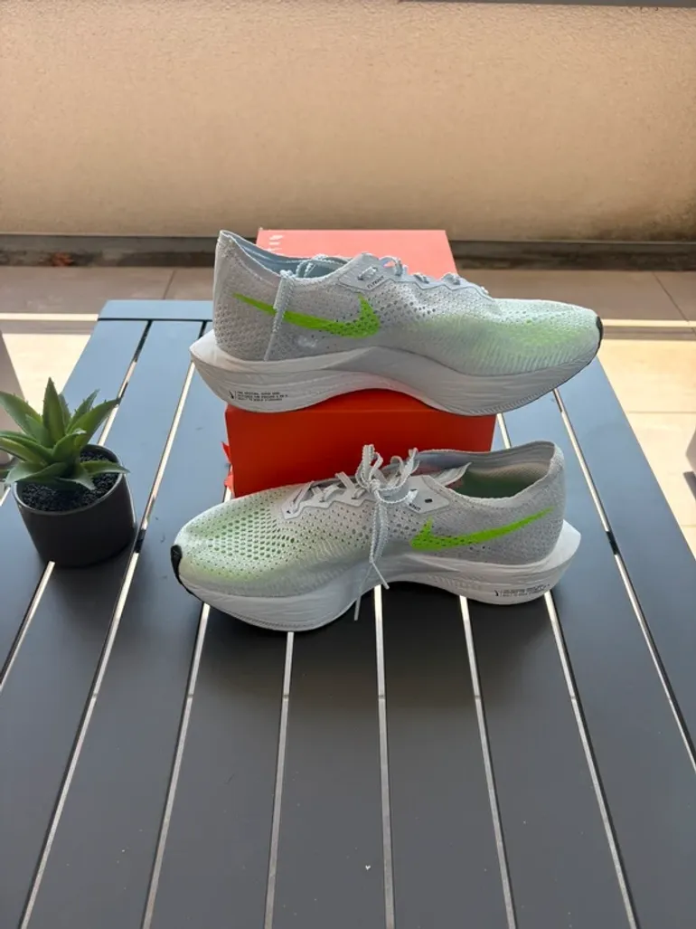 Nike ZoomX Vaporfly Next% 3 bike usato — immagine 2 di 7