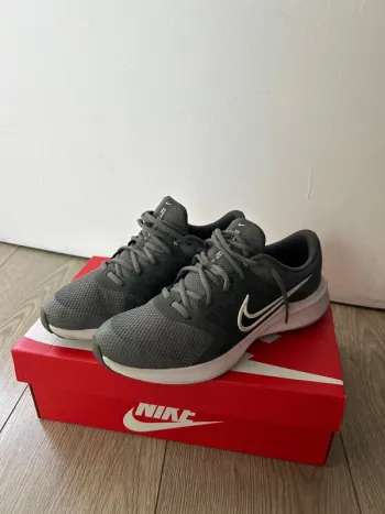 Nike Running Shoes Running Shoes usato
