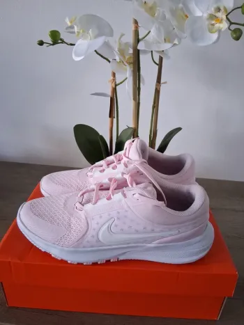 Nike Sneakers Running Shoes usato