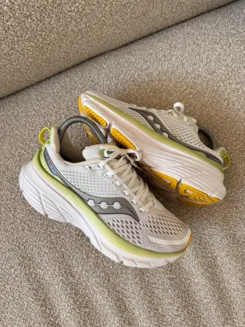 Saucony Guide 17 Running Shoes usato