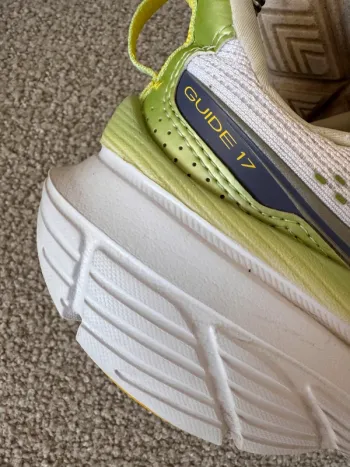 Used Saucony Guide 17 bike — image 2 of 14