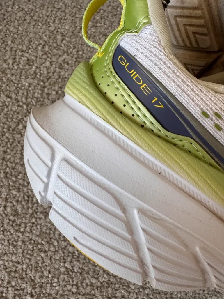 Used Saucony Guide 17 bike — image 2 of 14