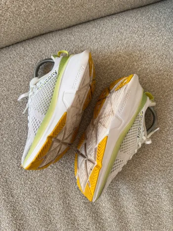 Used Saucony Guide 17 bike — image 8 of 14
