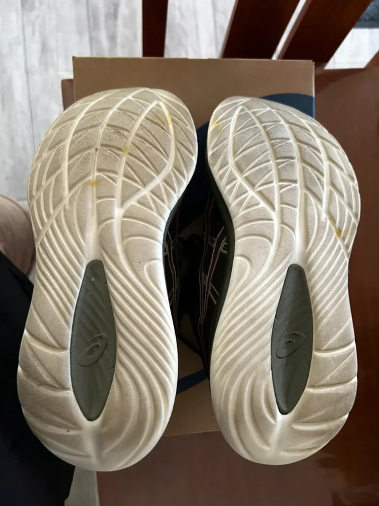 Used Asics Running Shoes bike — image 4 of 6