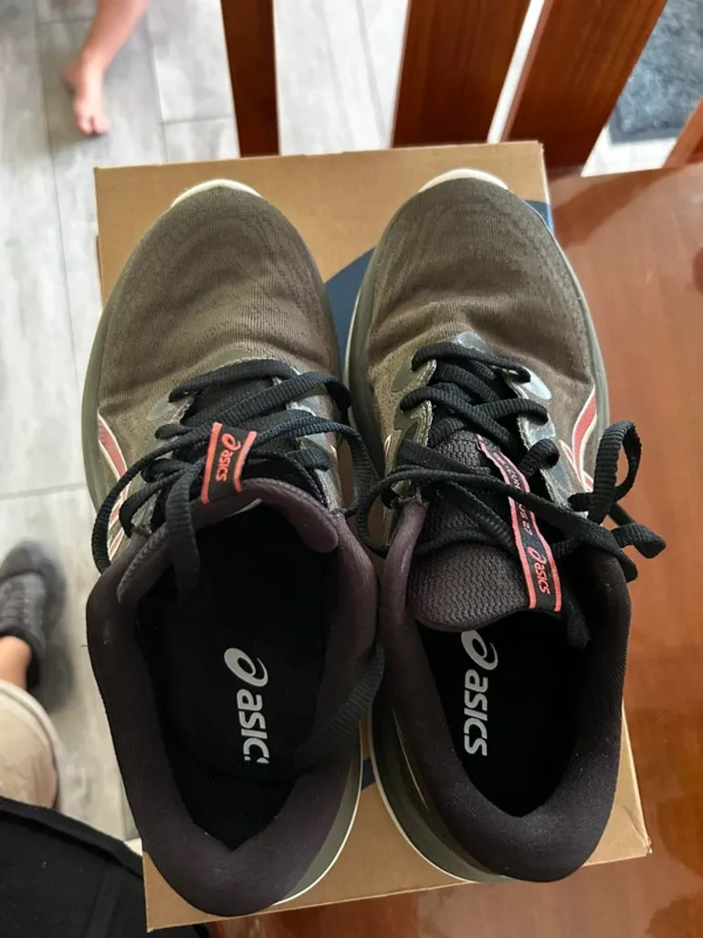Used Asics Running Shoes bike — image 3 of 6