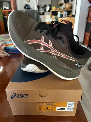 Used Asics Running Shoes bike — image 2 of 6