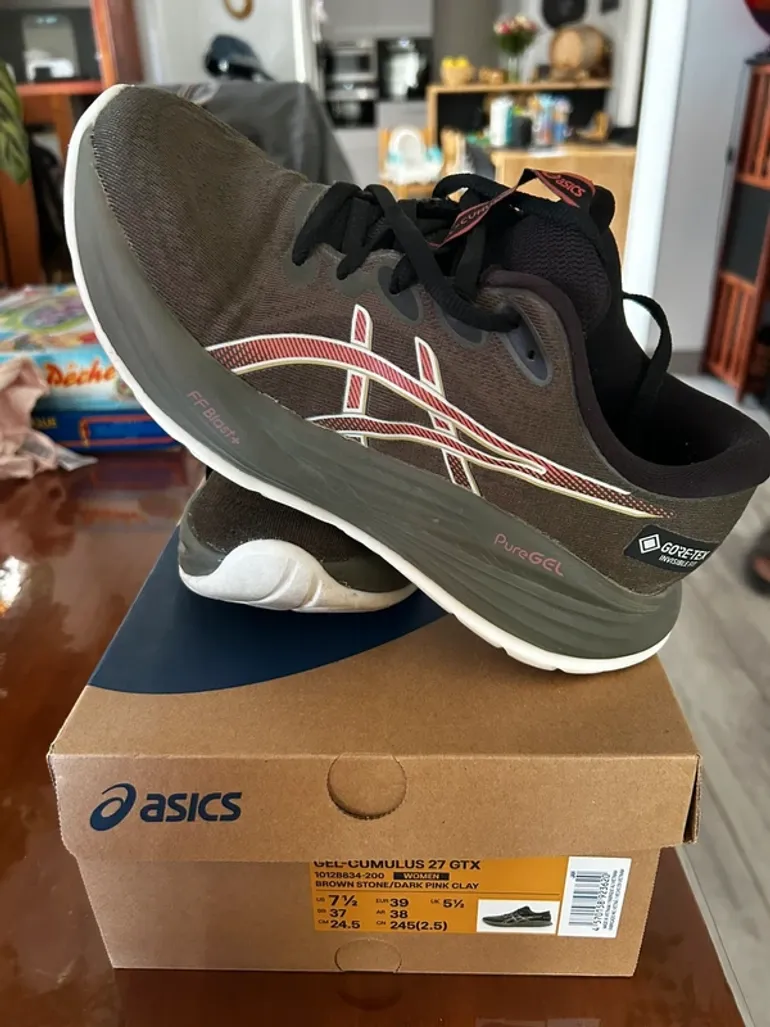 Used Asics Running Shoes bike — image 2 of 6