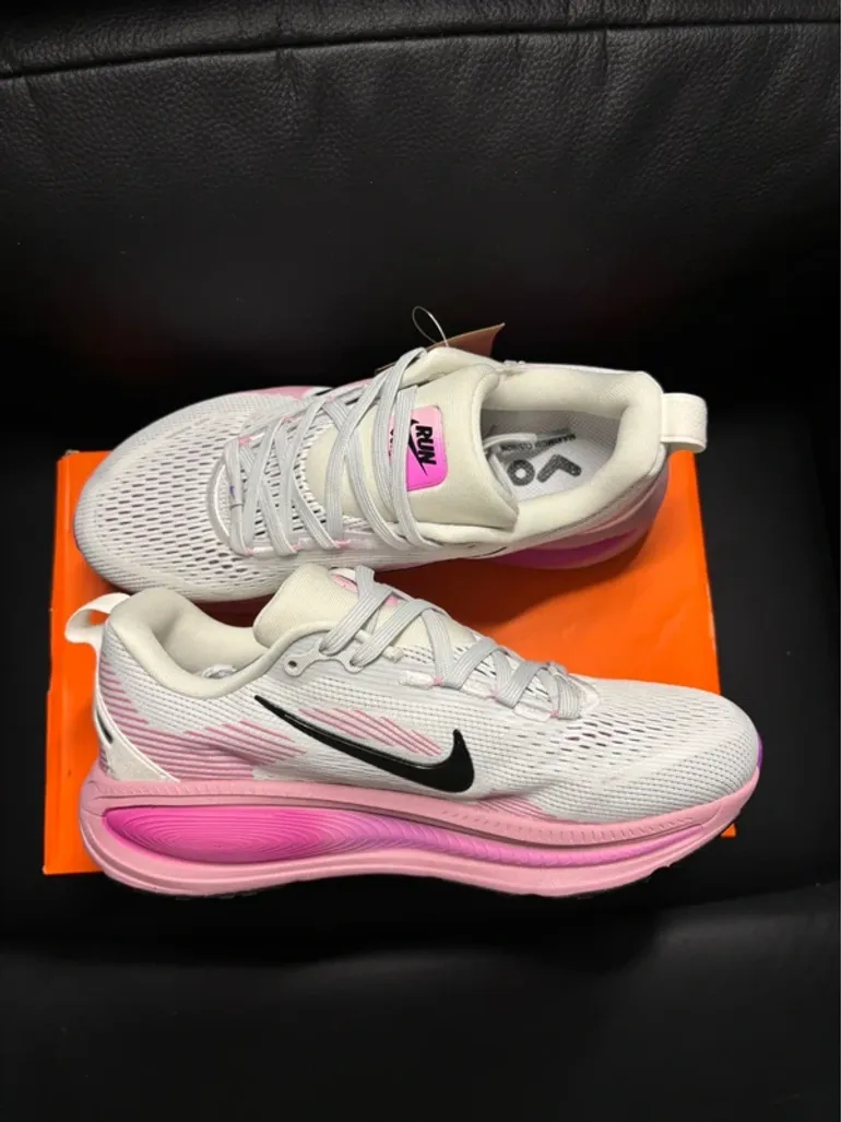 Nike Vomero 18 bike usato — immagine 3 di 5
