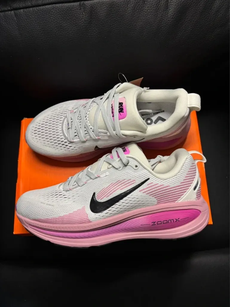 Nike Vomero 18 bike usato — immagine 2 di 5