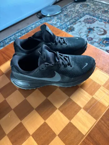 Nike Revolution 8 Running Shoes usato
