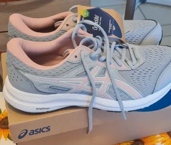 Used Asics Running Shoes bike — image 2 of 5