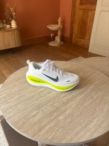 Nike Vomero Plus Running Shoes usato