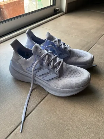 Used Adidas Ultra Boost 5 W bike — image 4 of 14