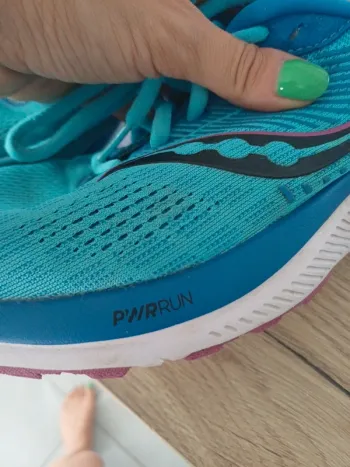 Used Saucony Guide Running Shoes