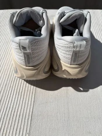 Used Nike Vomero Plus bike — image 4 of 8