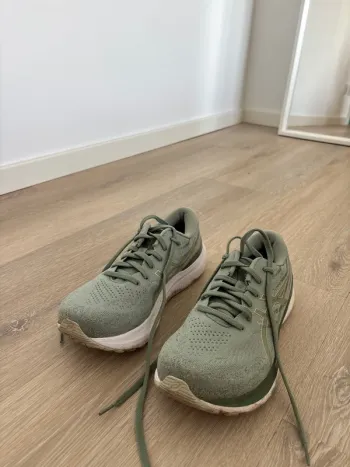 Used Asics Gelkayano 29 Running Shoes