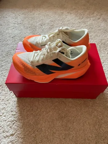 Tweedehands New Balance FuelCell Rebel 4 Running Shoes