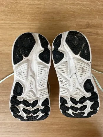 Hoka Clifton 10 bike d'occasion — image 7 sur 7