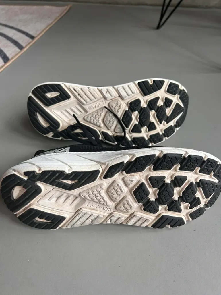 Hoka Arahi 7 bike d'occasion — image 3 sur 4