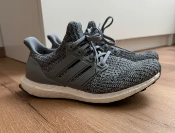 Adidas Ultraboost Running Shoes usato