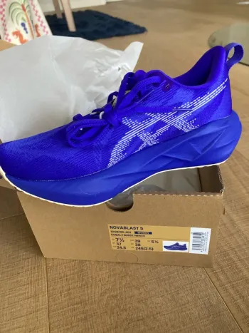 Asics Novablast 5 bike de segunda mano — imagen 4 de 5