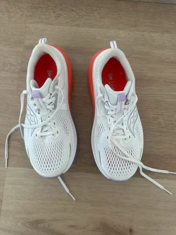 Used Saucony Guide 18 Running Shoes