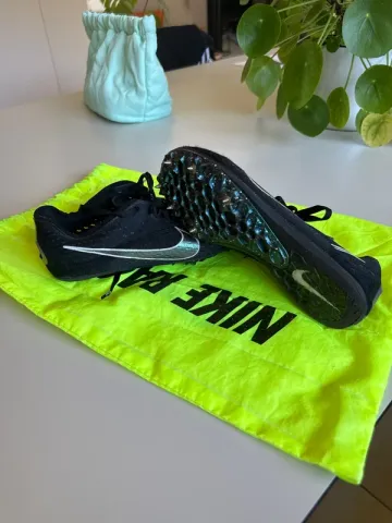 Used Elite Zoom Victory 2 Running Shoes