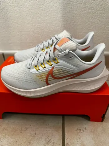 Used Pegasus Air Zoom 39 Running Shoes
