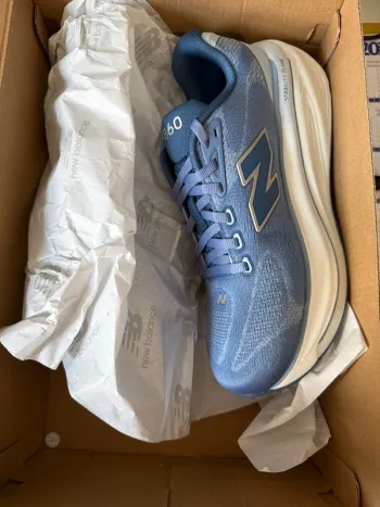 New Balance Running Shoes bike d'occasion — image 2 sur 6