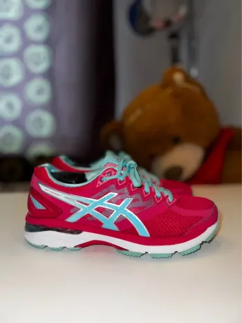 Used White GT-2000 4 Running Shoes