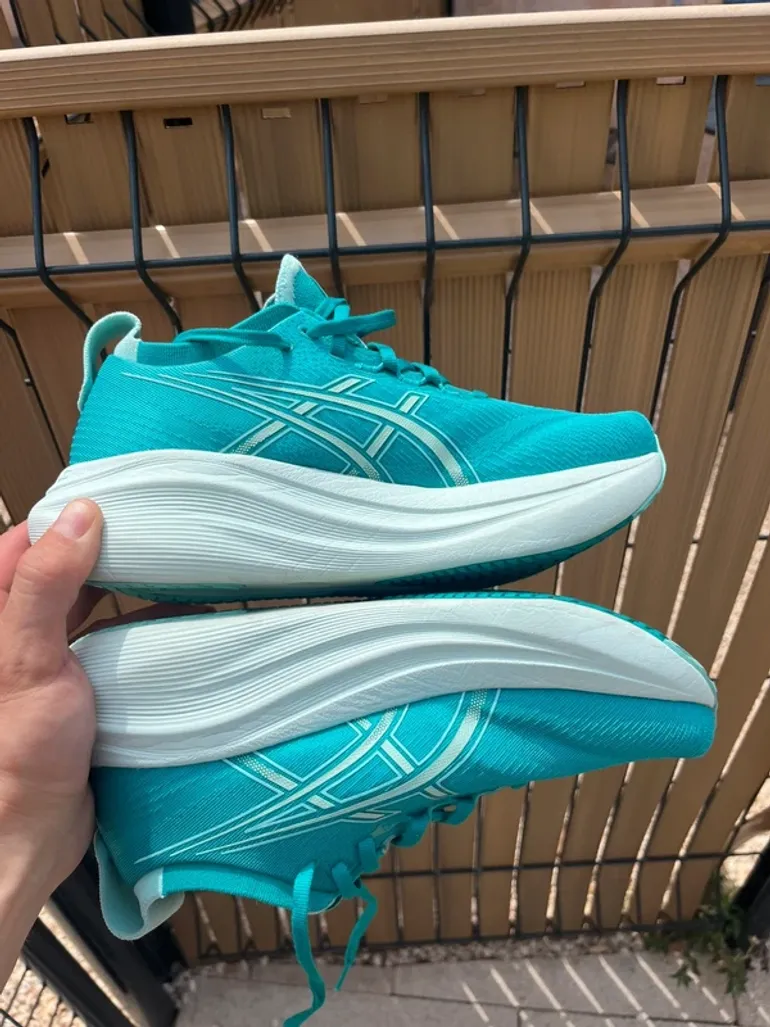 Used Asics Running Shoes bike — image 14 of 14