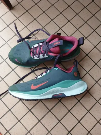 Nike Running Shoes bike usato — immagine 2 di 7