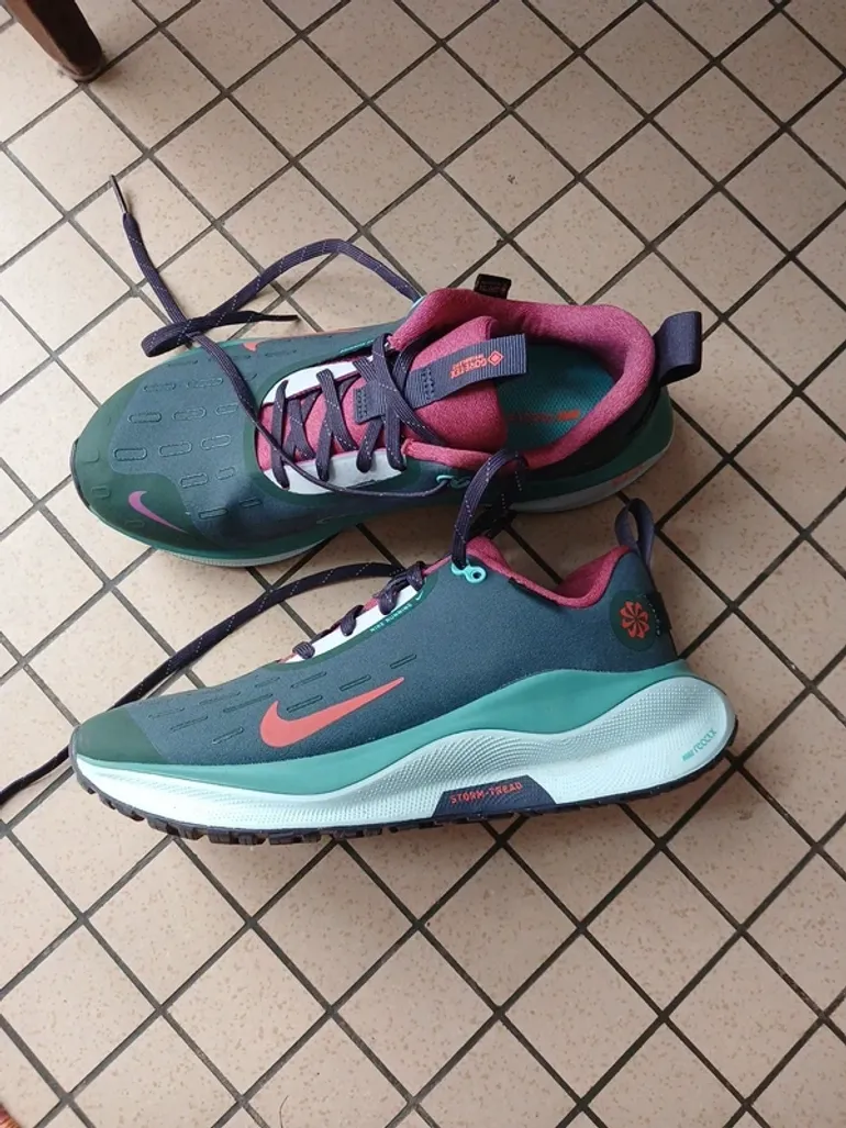 Nike Running Shoes bike usato — immagine 2 di 7