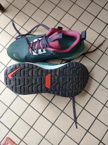 Nike Running Shoes bike usato — immagine 5 di 7