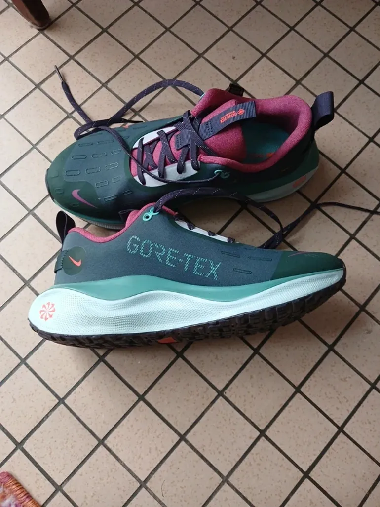 Nike Running Shoes bike usato — immagine 4 di 7